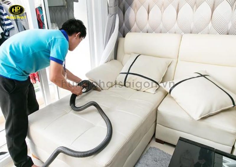 Quy trình giặt ghế sofa nhung chuyên nghiệp tại Bình Thạnh: Chi tiết các bước trong quy trình giặt ghế sofa nhung, từ khâu kiểm tra, làm sạch đến khâu bảo dưỡng và hoàn thiện. Bao gồm hình ảnh minh họa từng bước.