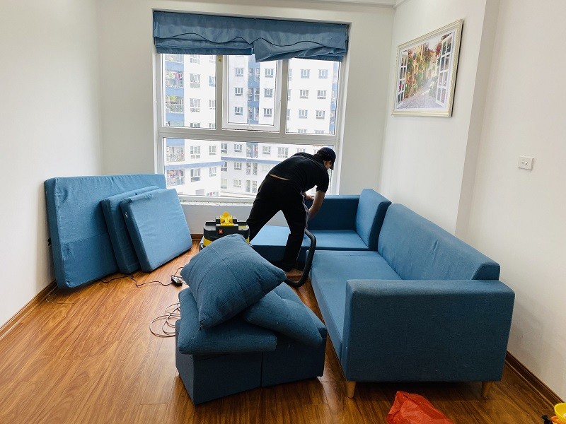 Ưu điểm của dịch vụ giặt ghế sofa nhung tại Long An: Nêu bật những ưu điểm nổi trội của dịch vụ, như sử dụng công nghệ hiện đại, sản phẩm làm sạch an toàn, đội ngũ nhân viên chuyên nghiệp, giá cả cạnh tranh, thời gian hoàn thành nhanh chóng, bảo hành dịch vụ,...