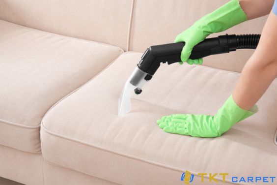 Chuẩn bị dụng cụ và chất tẩy rửa chuyên dụng cho ghế sofa nỉ