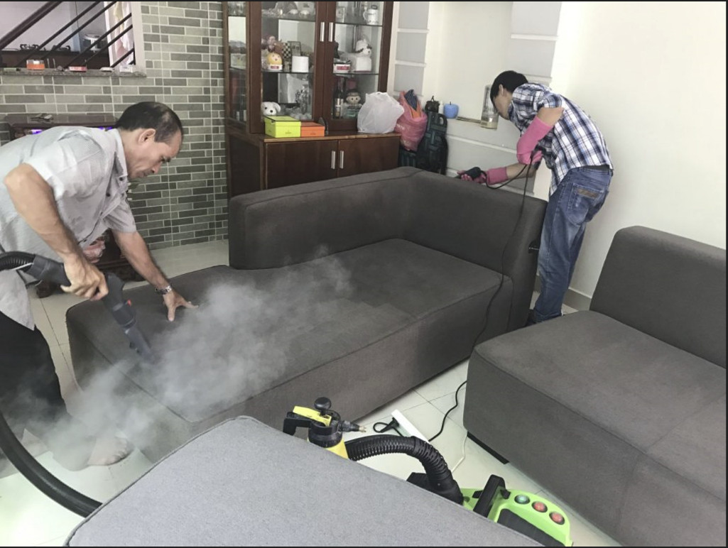 Chuẩn bị dụng cụ và vật liệu giặt ghế sofa nỉ tại nhà