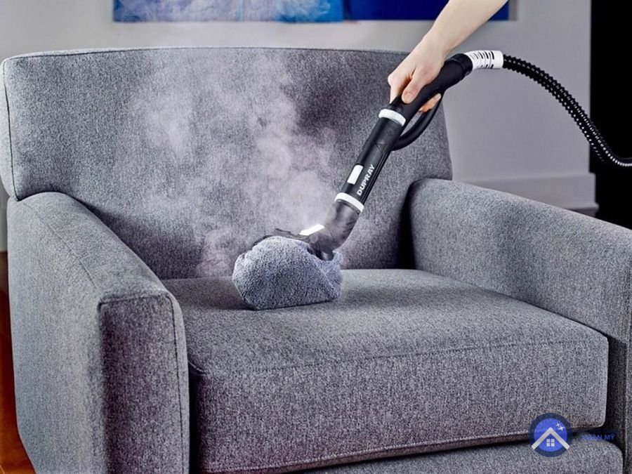 Dấu Hiệu Cần Giặt Ghế Sofa Vải Ngay Lập Tức (Mô tả: Nhận biết các dấu hiệu rõ ràng cho thấy ghế sofa vải của bạn cần được làm sạch chuyên nghiệp, bao gồm vết bẩn, mùi hôi, và tích tụ bụi bẩn.)