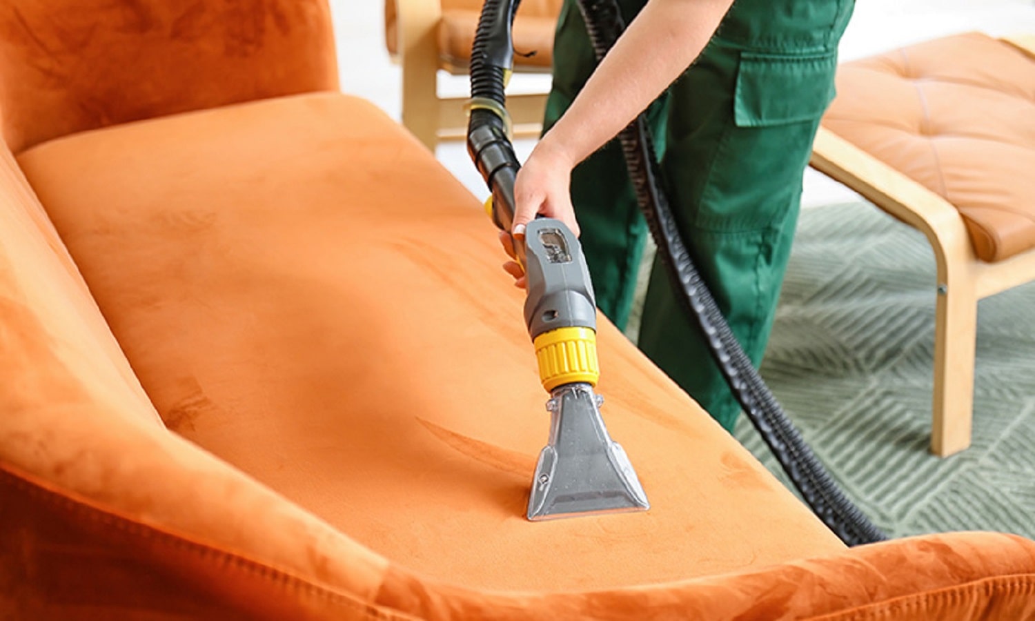 Các yếu tố ảnh hưởng đến chi phí giặt ghế sofa ở Cần Giuộc năm 2025