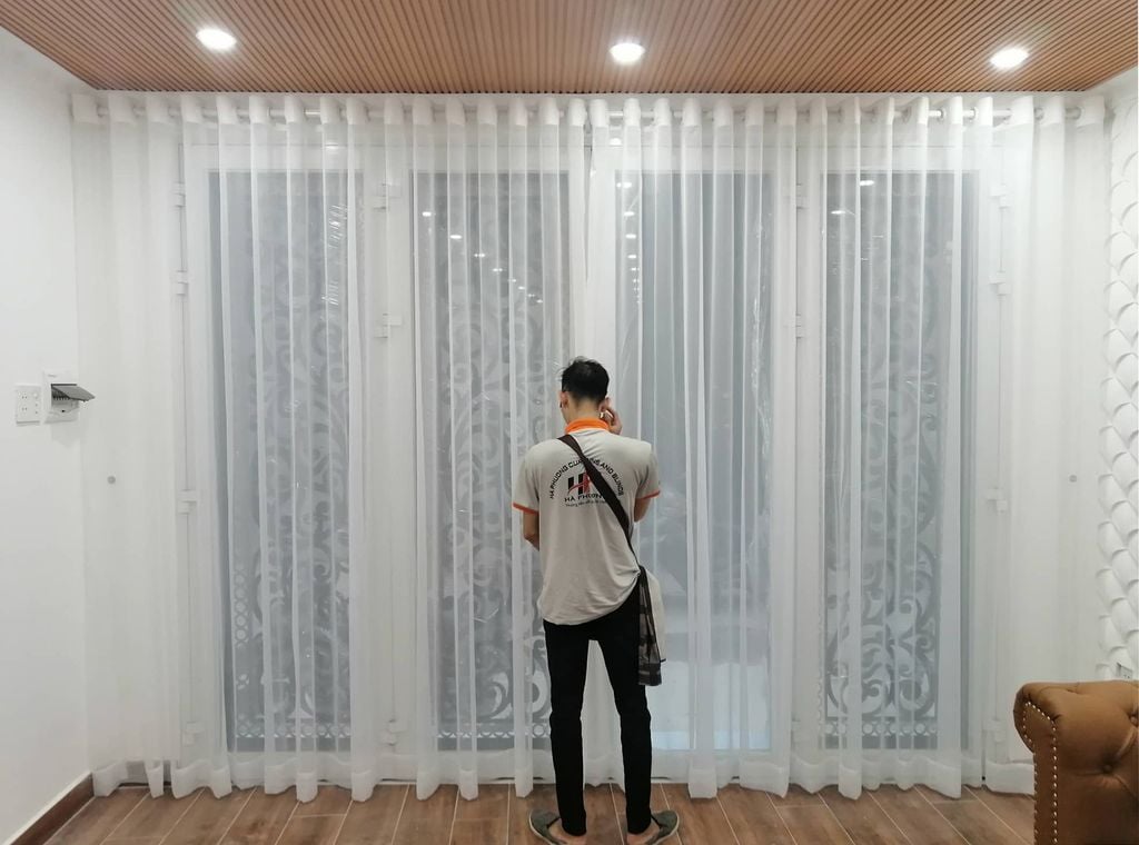 Các loại rèm cửa được phục vụ giặt tại Phú Nhuận: Liệt kê các loại rèm cửa mà dịch vụ nhận giặt, bao gồm rèm vải, rèm cuốn, rèm roman, rèm sáo, rèm gỗ,... Nắm bắt rõ các loại chất liệu để lựa chọn phương pháp giặt phù hợp.