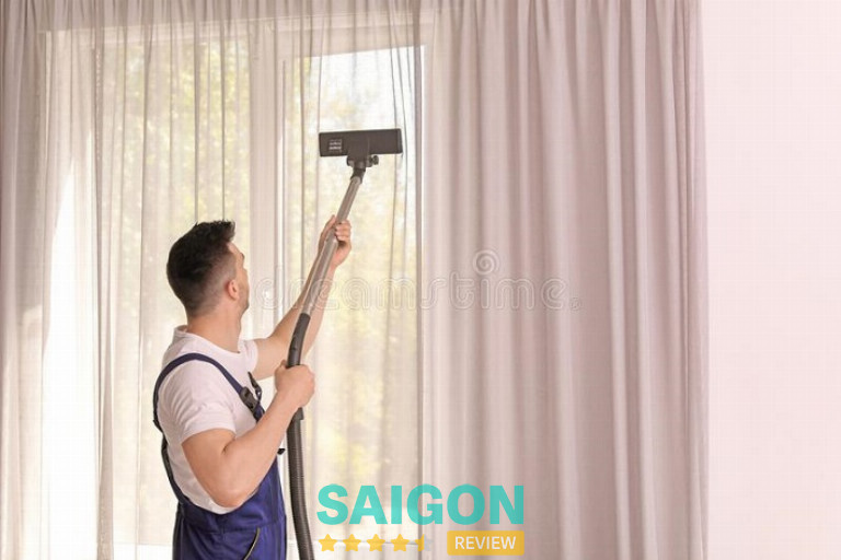 Bảng giá dịch vụ giặt rèm Quận 5 năm 2025: So sánh giá cả và các gói dịch vụ