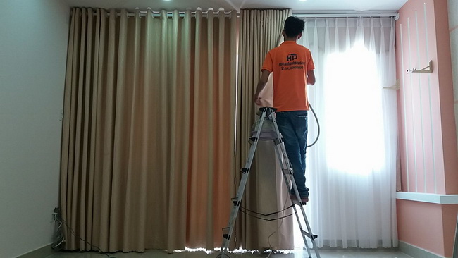 Quy trình giặt rèm cửa chuyên nghiệp tại Nhà Bè