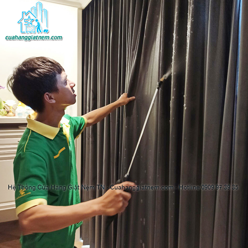 Quy trình giặt rèm cửa tại nhà chuyên nghiệp của chúng tôi: Đảm bảo chất lượng và an toàn