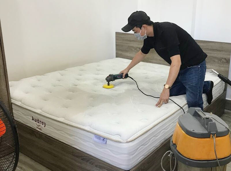 Dịch vụ giặt đệm tại nhà Gò Vấp 0909980348: Giới thiệu tổng quan về dịch vụ giặt đệm chuyên nghiệp, tận nhà tại Gò Vấp với số điện thoại liên hệ. Chúng tôi cam kết mang đến giải pháp làm sạch hiệu quả, tiết kiệm thời gian và công sức cho khách hàng.