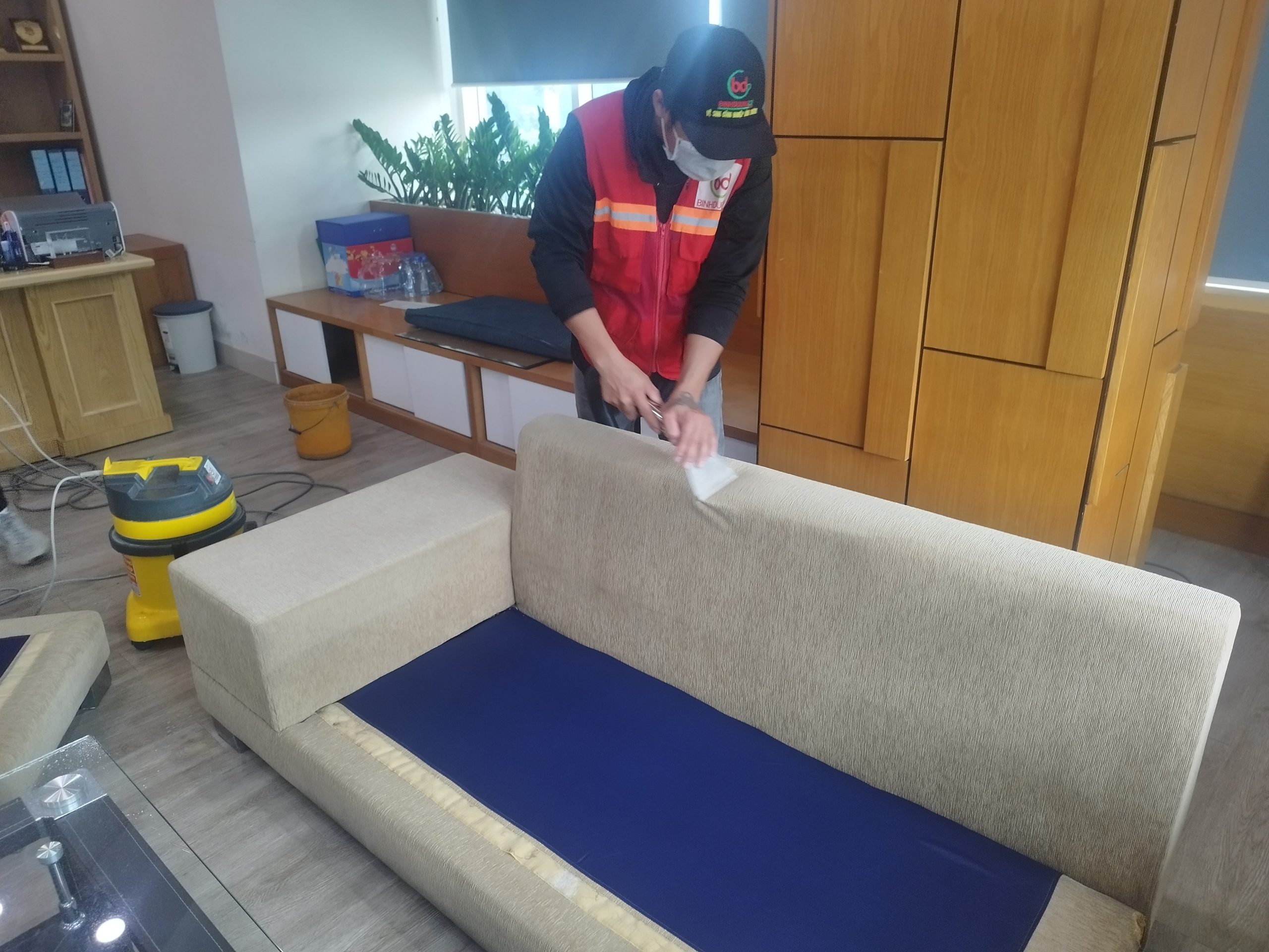 Quy trình giặt ghế sofa chuẩn 5 bước tại Dĩ An Bình Dương (năm 2025)