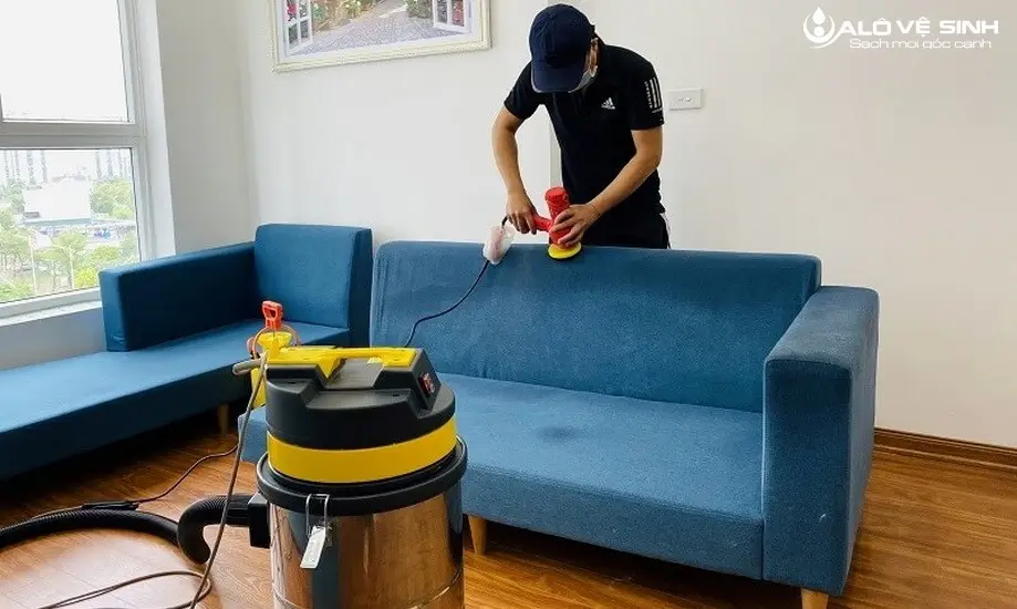 Quy trình giặt khô ghế sofa chuyên nghiệp tại nhà Long An: Tìm hiểu chi tiết các bước làm sạch, từ khâu kiểm tra, xử lý vết bẩn đến khâu làm khô và hoàn thiện, đảm bảo ghế sofa của bạn được làm sạch hiệu quả và an toàn.