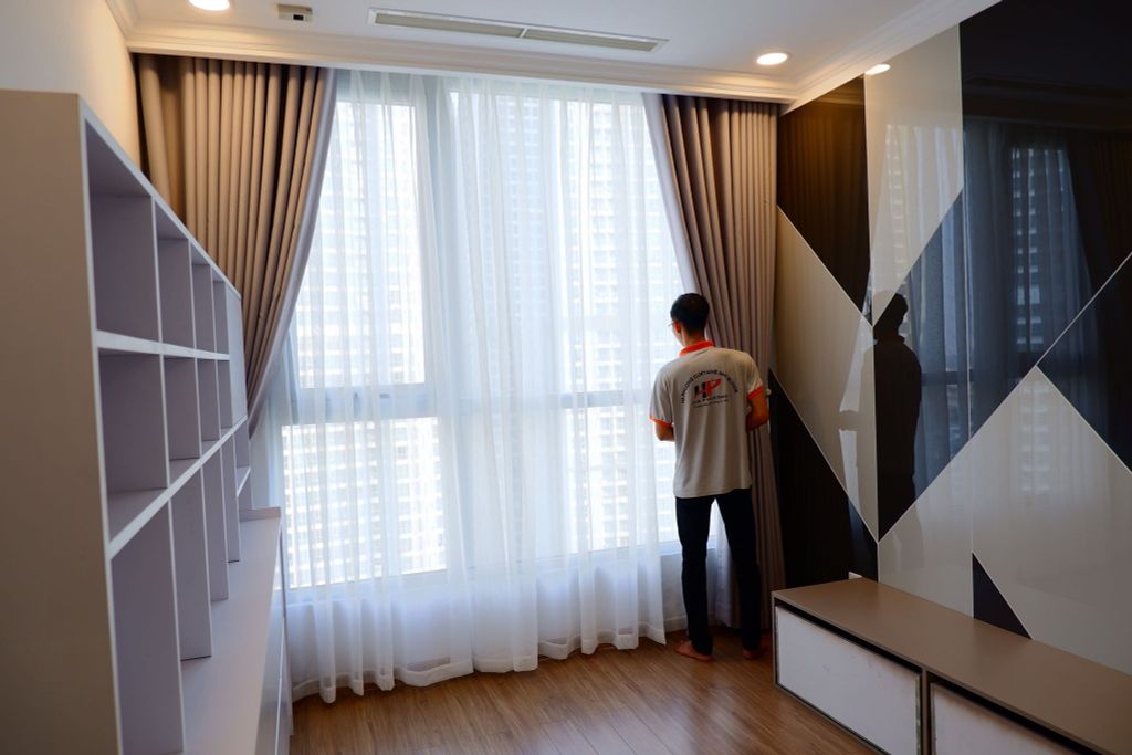 Quy trình giặt rèm cửa chuyên nghiệp tại nhà Quận 11: Từ khâu tiếp nhận đến hoàn thiện, đảm bảo chất lượng và sự hài lòng của khách hàng.
