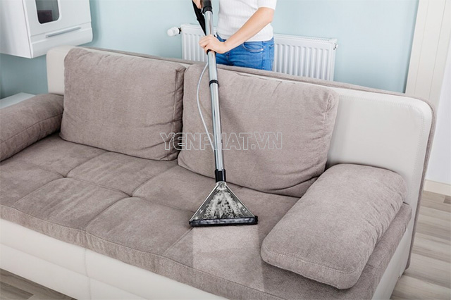 Quy trình vệ sinh ghế sofa bằng máy hút bụi chuyên dụng tại Cần Giuộc