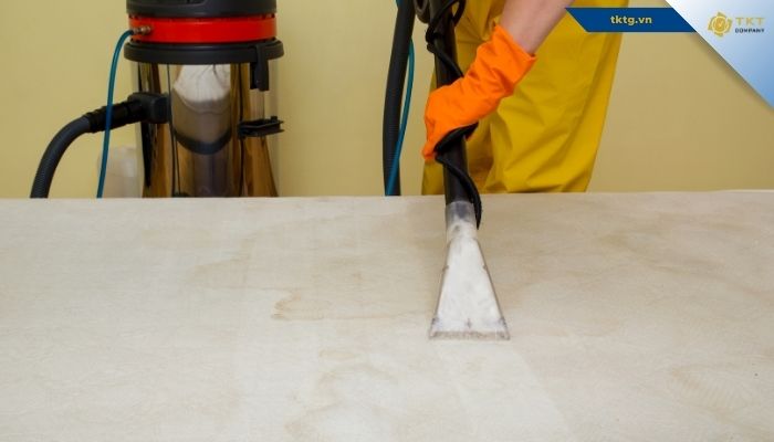 Quy Trình Vệ Sinh Nệm Kymdan Chuyên Nghiệp Tại Dĩ An (Mô tả: Mô tả chi tiết các bước trong quy trình vệ sinh nệm Kymdan chuẩn, từ kiểm tra tình trạng nệm, hút bụi, xử lý vết bẩn, khử trùng, đến làm khô và trả lại nệm sạch sẽ.)