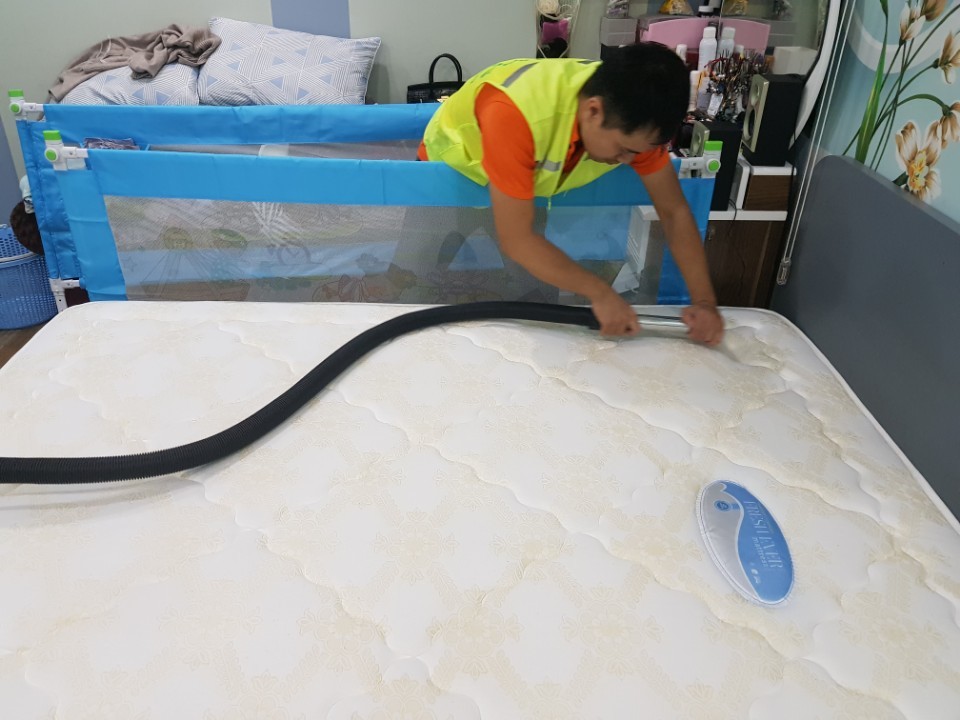 Quy trình vệ sinh nệm tại nhà Dĩ An chuẩn 5 sao: Tận tâm, kỹ lưỡng, an toàn