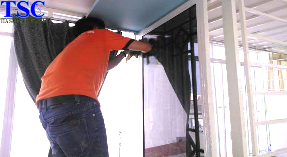 Dịch vụ vệ sinh rèm chuyên nghiệp tại Quận 1: Tiêu chuẩn chất lượng và quy trình làm việc