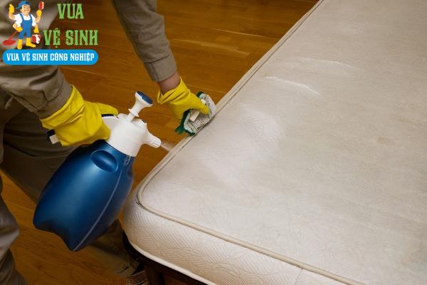 Quy trình vệ sinh nệm cao su chuyên nghiệp tại Thủ Đức Đảm bảo sạch sâu, an toàn