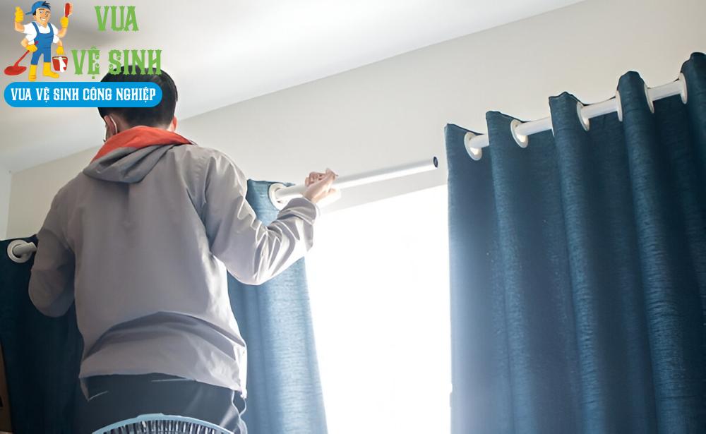 Bảng Giá Chi Tiết Dịch Vụ Giặt Màn Cửa Tại Nhà Tân Bình (Cập Nhật 2025)